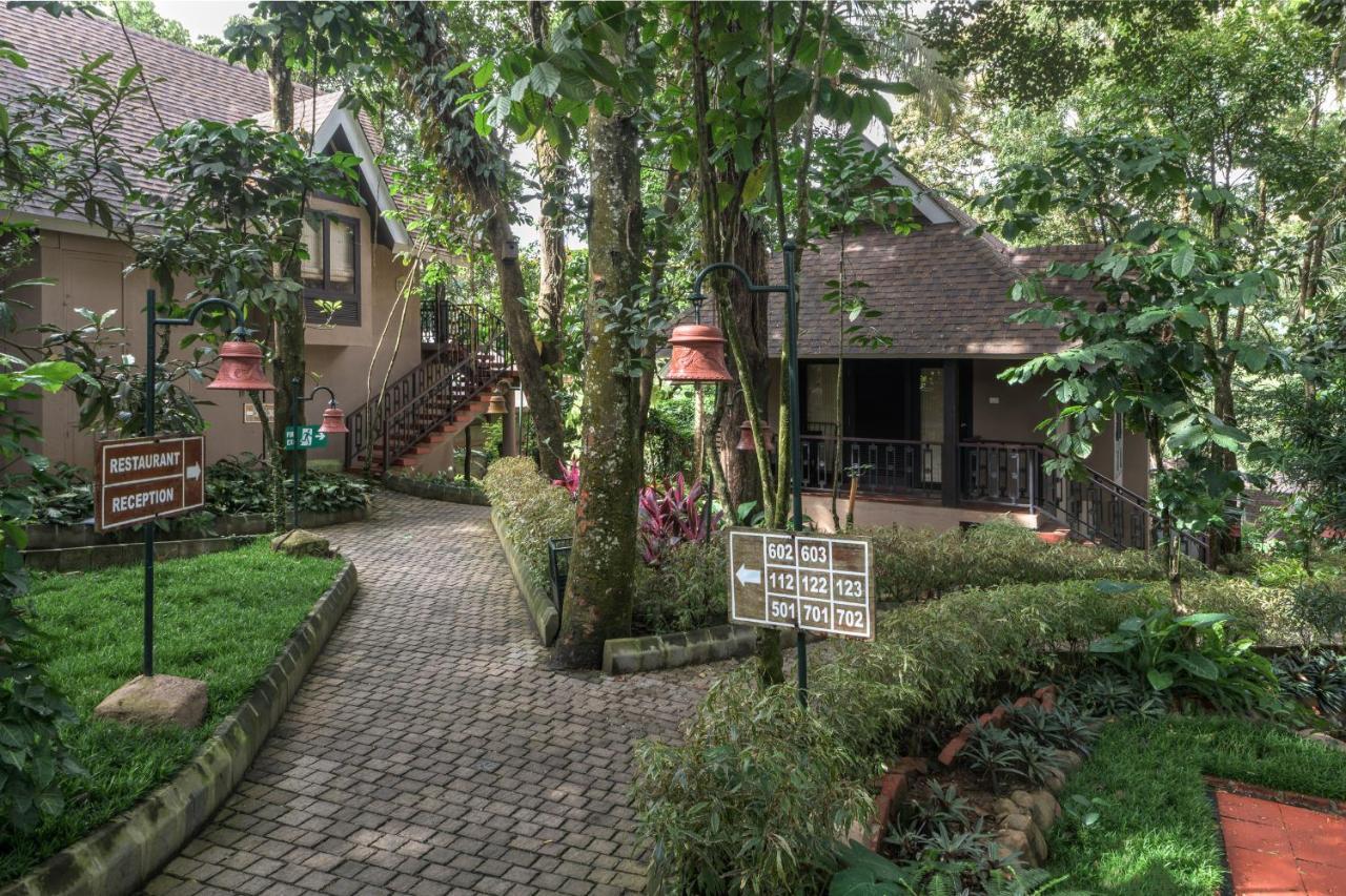 Club Mahindra Thekkady Hotel Bagian luar foto