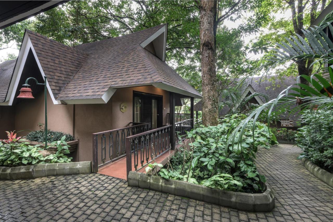 Club Mahindra Thekkady Hotel Bagian luar foto