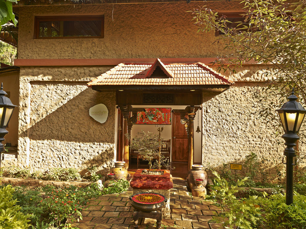 Club Mahindra Thekkady Hotel Bagian luar foto