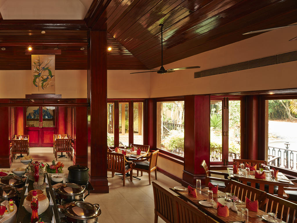 Club Mahindra Thekkady Hotel Bagian luar foto