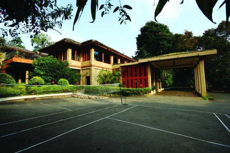 Club Mahindra Thekkady Hotel Bagian luar foto