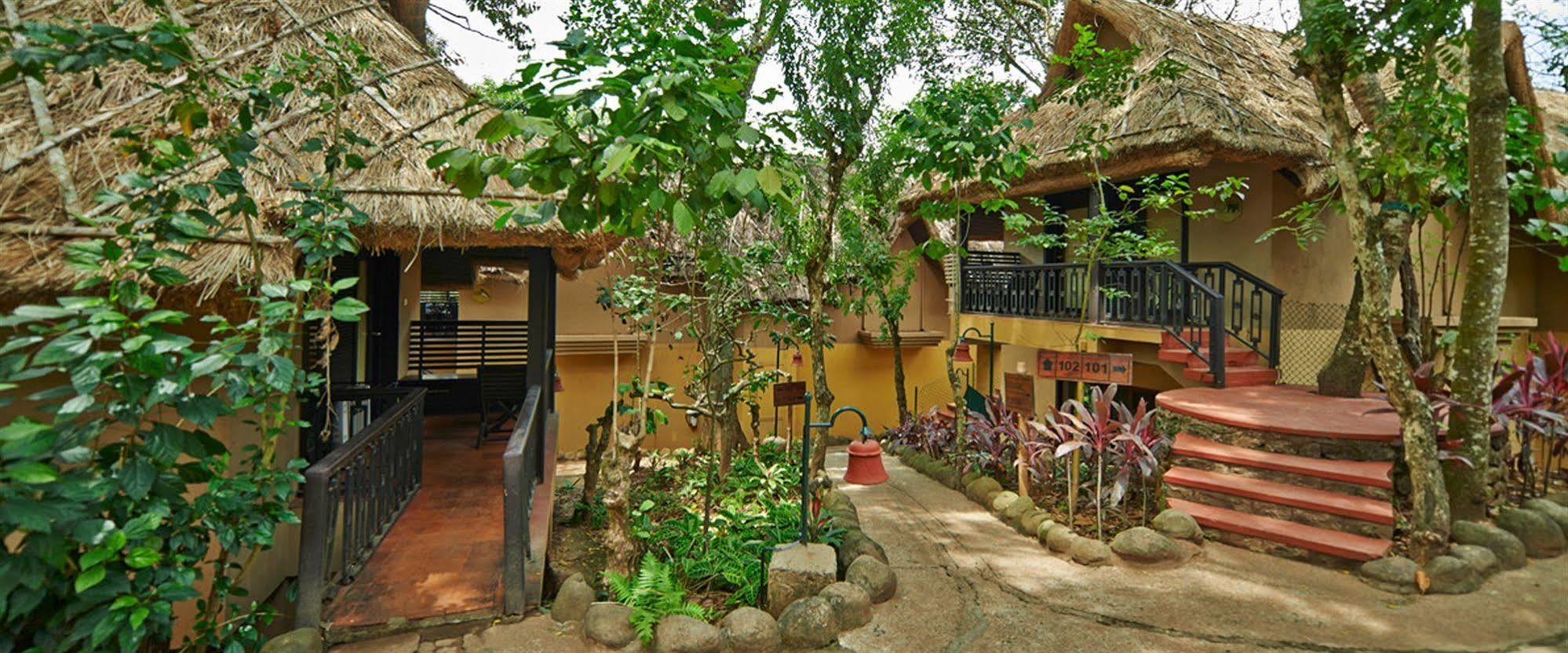 Club Mahindra Thekkady Hotel Bagian luar foto
