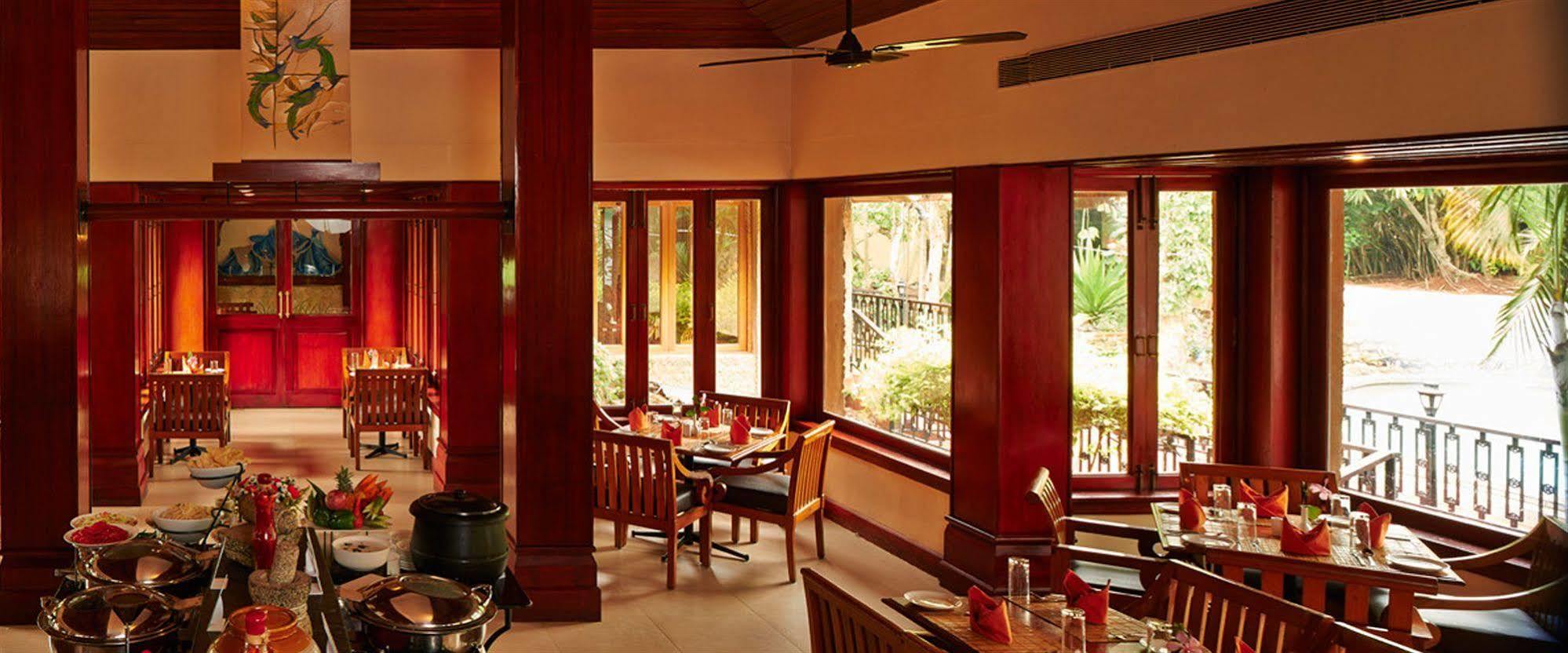Club Mahindra Thekkady Hotel Bagian luar foto