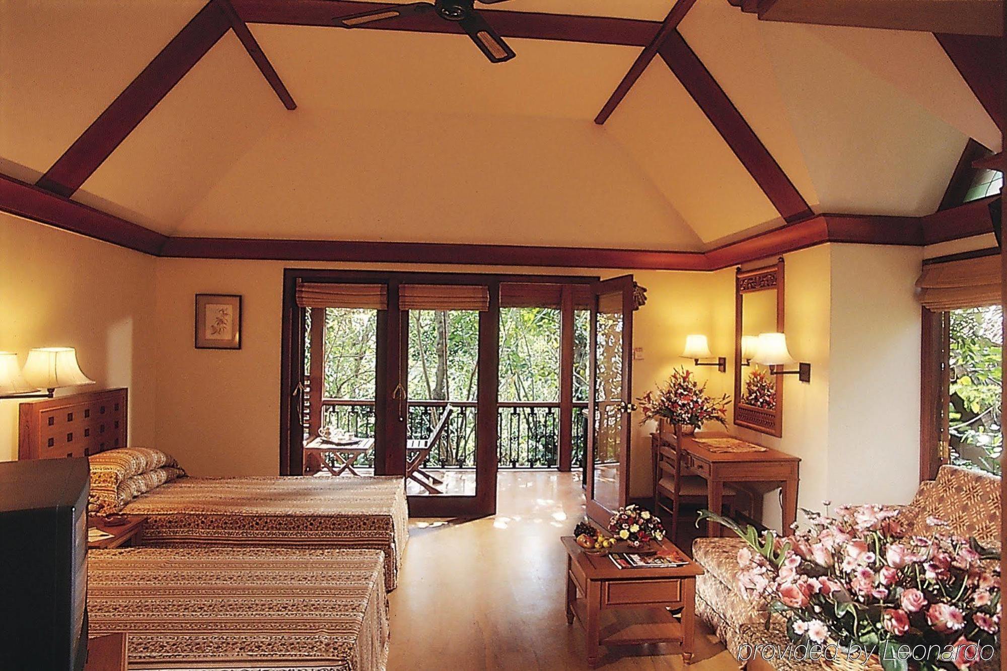 Club Mahindra Thekkady Hotel Bagian luar foto
