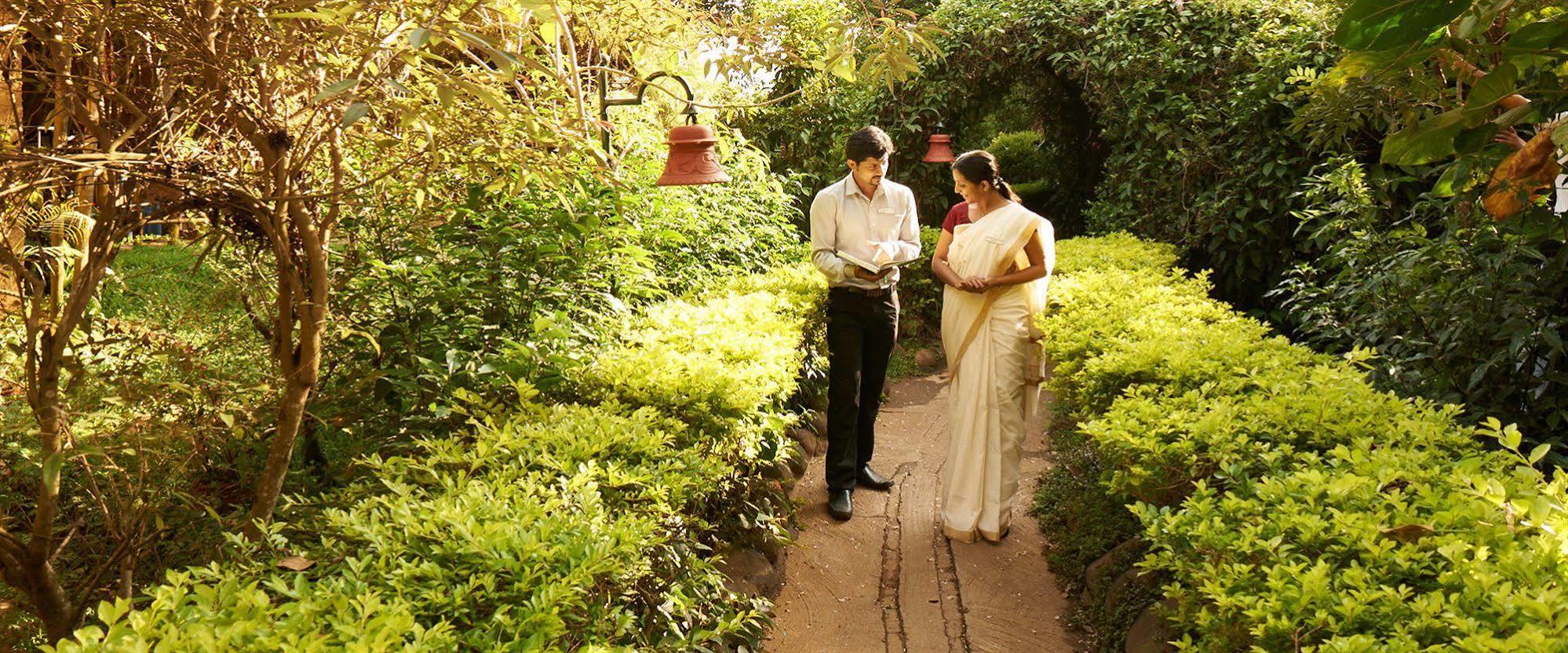 Club Mahindra Thekkady Hotel Bagian luar foto