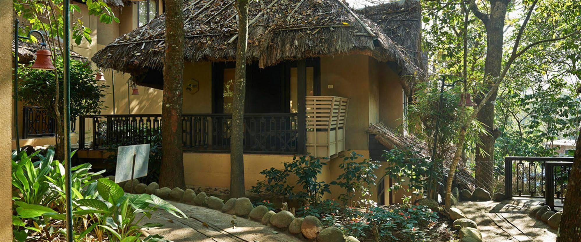 Club Mahindra Thekkady Hotel Bagian luar foto